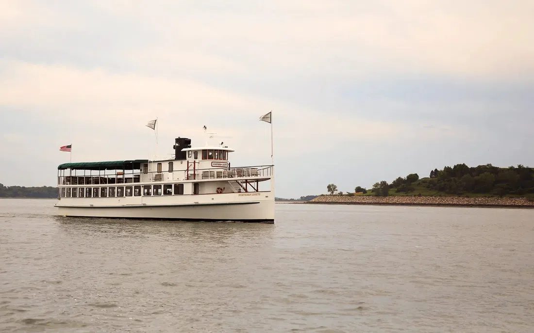 Classic Harbor Line — Yacht Northern Lights, Boston